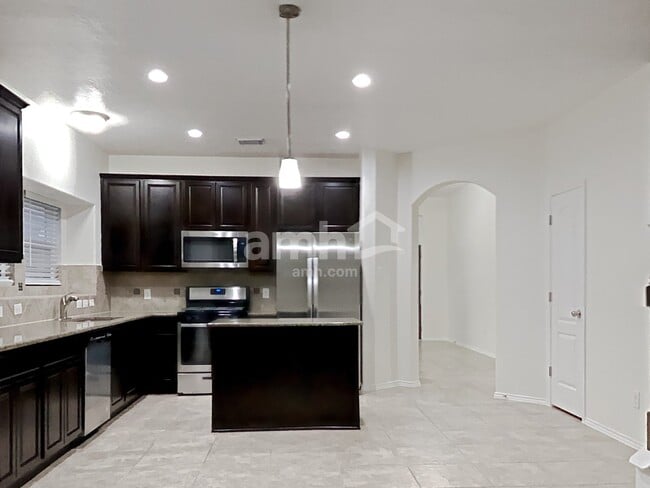 Building Photo - 2550 Riverway Dr
