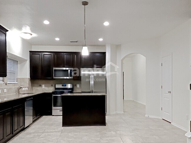 Foto del edificio - 2550 Riverway Dr