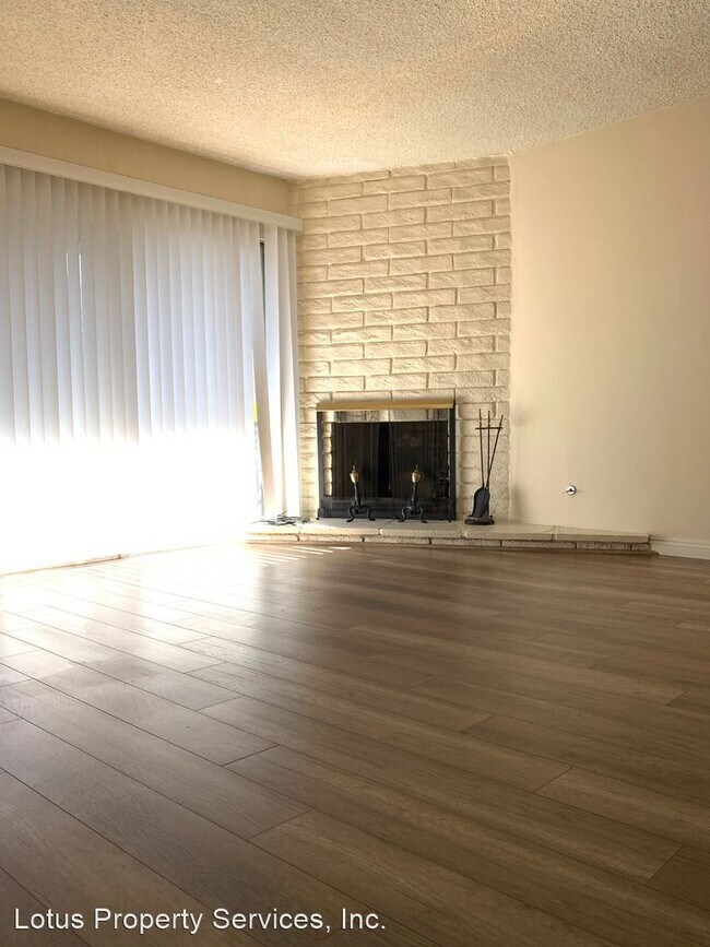 Foto del edificio - 108-114 E Live Oak St