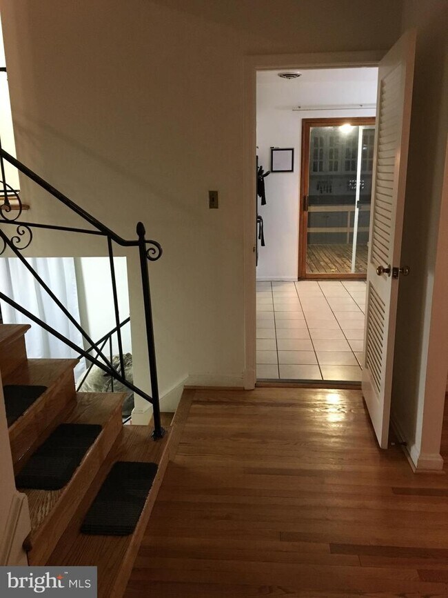 Foto del edificio - 9229 E Parkhill Dr