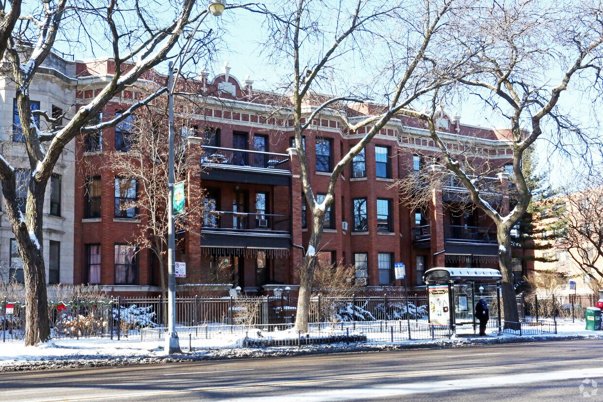Building Photo - 6928 N Sheridan Rd