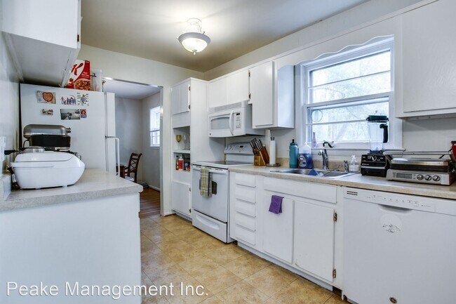 Building Photo - 4 br, 3 bath House - 1302 Cottage St SW