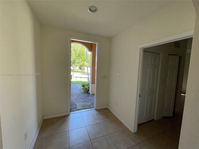 Foto del edificio - 588 SE 35th Ave