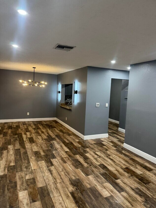 Foto principal - 6031 10th Ave N