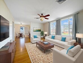 Building Photo - 914 W 21st St