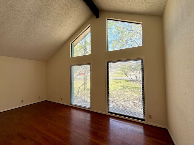 Building Photo - NEAR GOLF COURSE - WELL ESTABLISHED SPICEW...