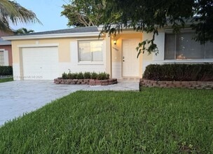 Building Photo - 14465 SW 139th Ave Cir E
