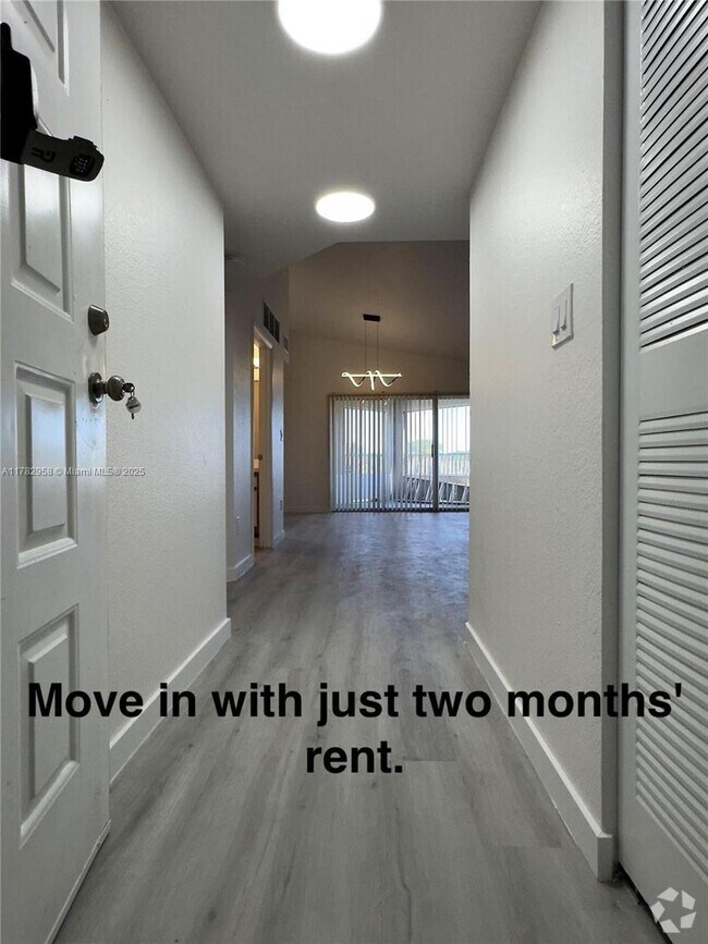 Building Photo - 2880 N Oakland Forest Dr