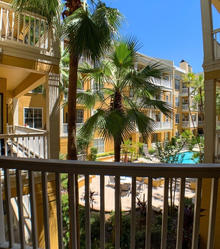 Foto principal - $600 Deposit* Beautiful 2/2 with pool view...