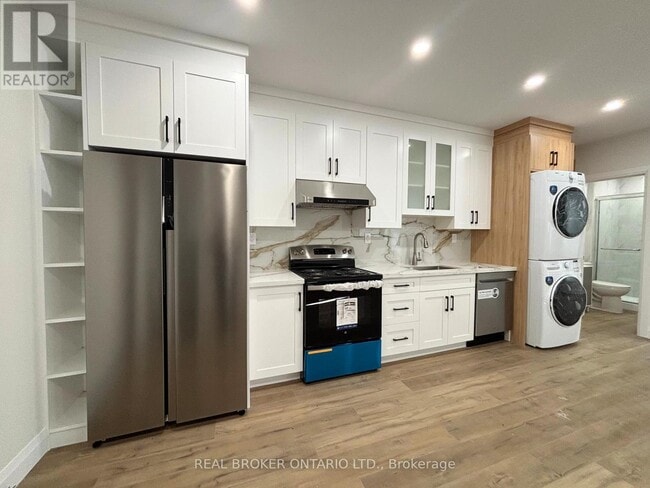 Building Photo - 6 Caithness St E