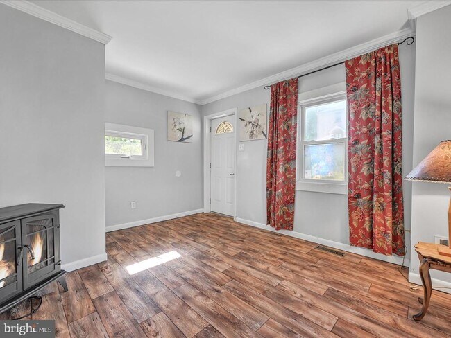 Building Photo - 20 Elm Ave