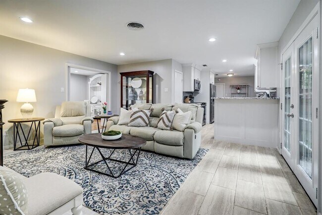 Building Photo - 9622 Meadowcroft Dr