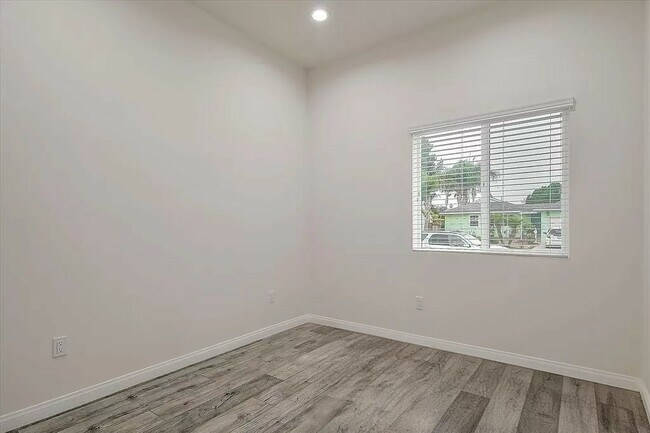 Foto del edificio - 20550 Leadwell St