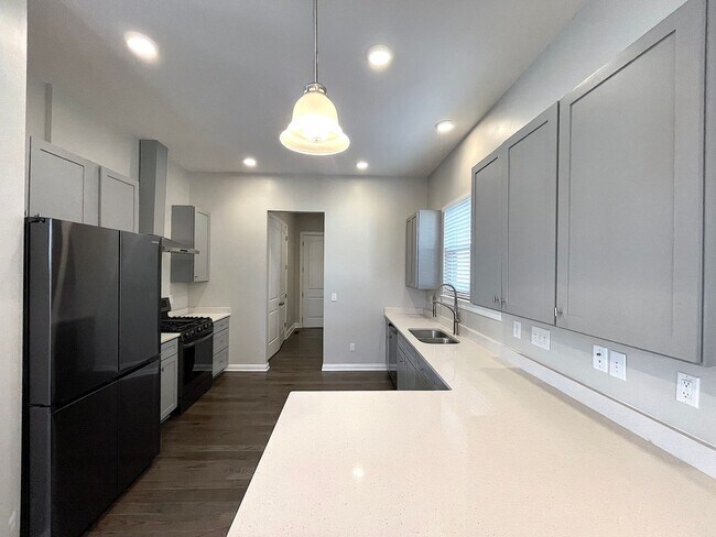 Building Photo - Great Modern Home near Downtown Durham!