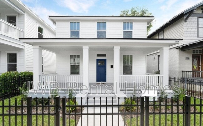 Photo - 1952 Hubbard St House