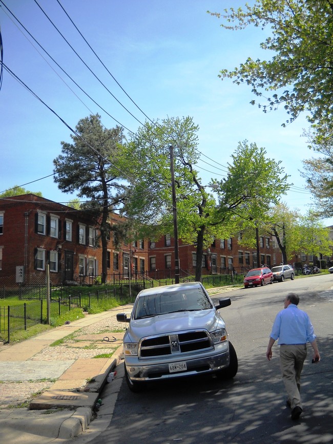 Building Photo - Danbury Apartments