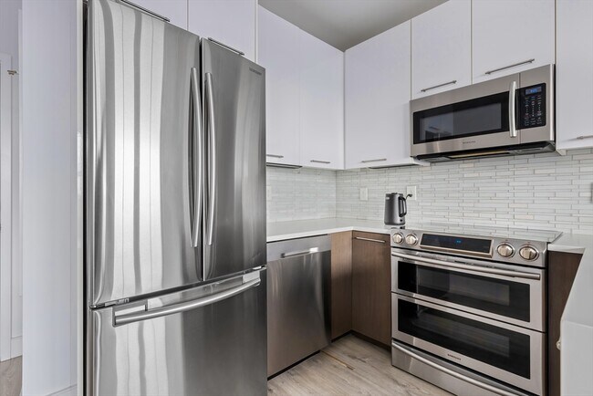 Building Photo - 70 S Bremen St