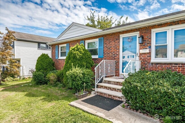Building Photo - 9 Wedgewood Dr