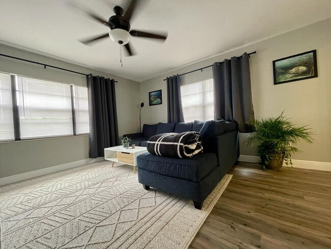 Foto del edificio - 4815 NE Savannah Rd