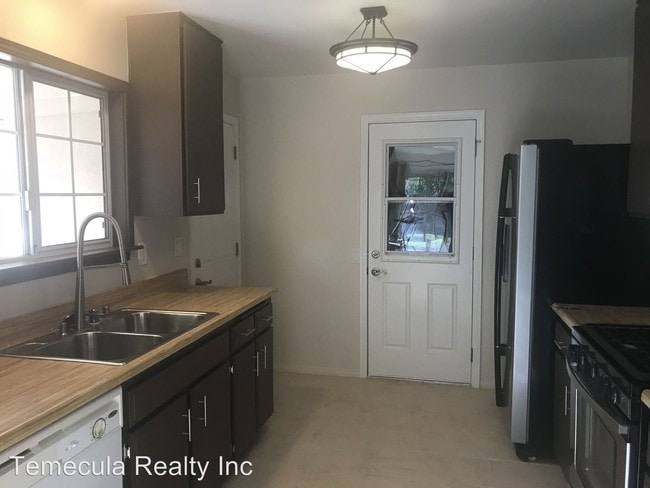 Building Photo - 33782 Amberton Dr