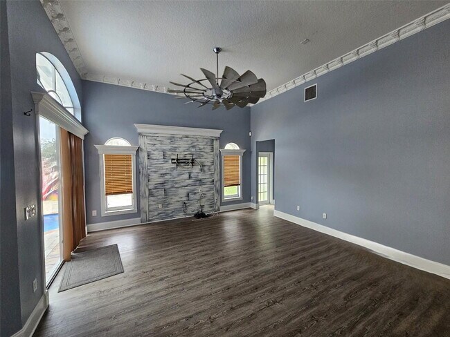 Building Photo - Northwest 22nd Court, Pembroke Pines, FL 33028 - 4 BR 3 BA single-family home