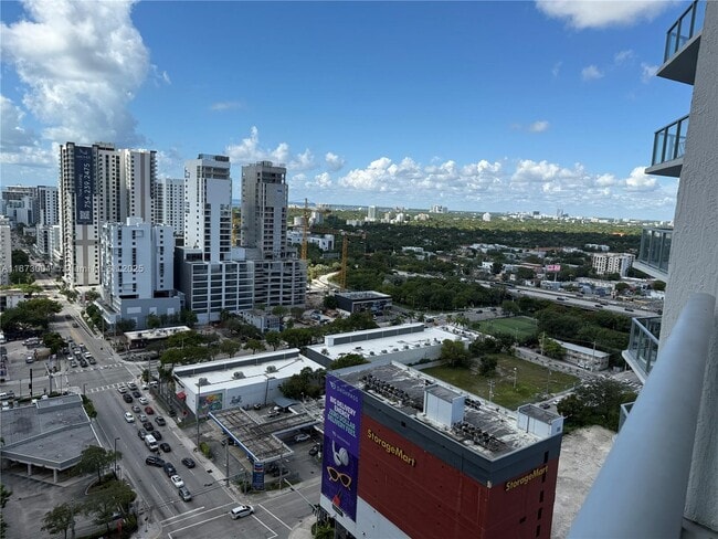 Foto del edificio - 185 SW 7th St