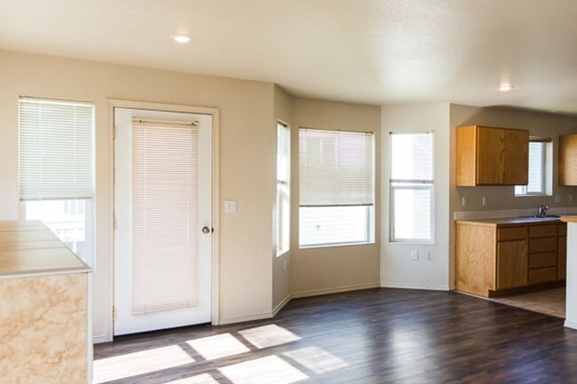 Building Photo - Garfield Duplex 5