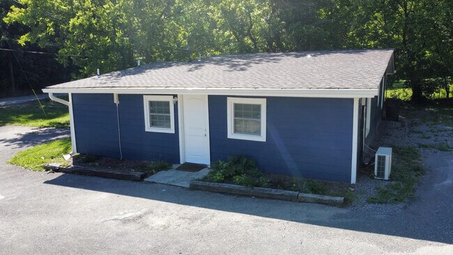 Building Photo - 606 Lester Rd