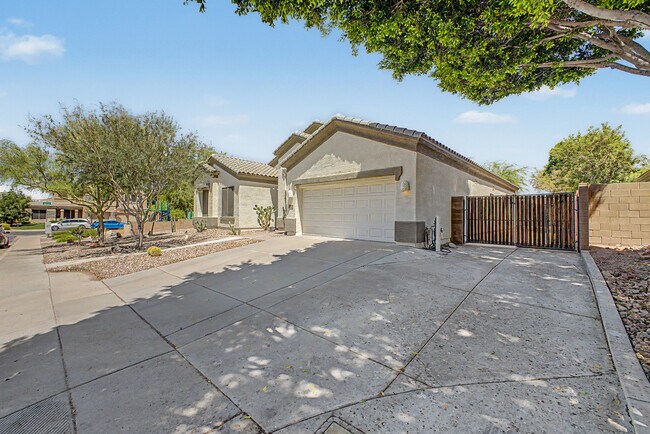 Foto del edificio - 8634 E Hillview St