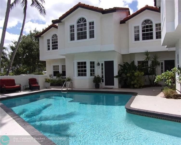 Primary Photo - 1321 Bayview Dr