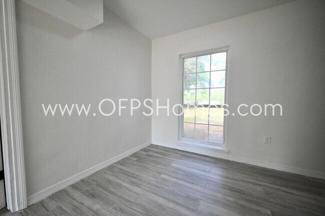 Foto del edificio - 4 Bed Crestview Home