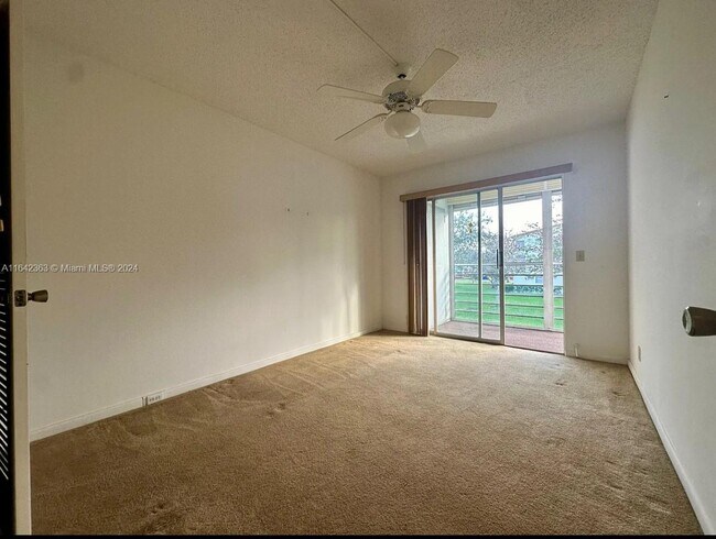 Building Photo - 480 Mansfield L