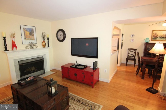 Building Photo - 2214 Springwood Dr