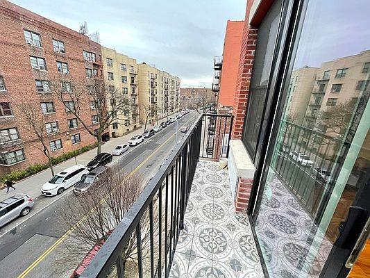 Foto principal - 3 bedroom in Bronx NY 10468