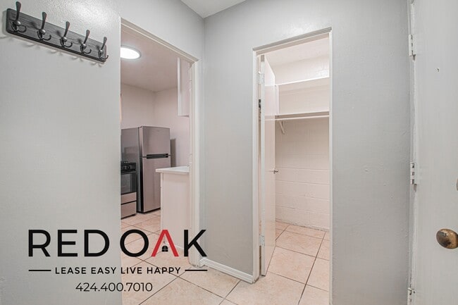 Building Photo - 8 S 69th Pl