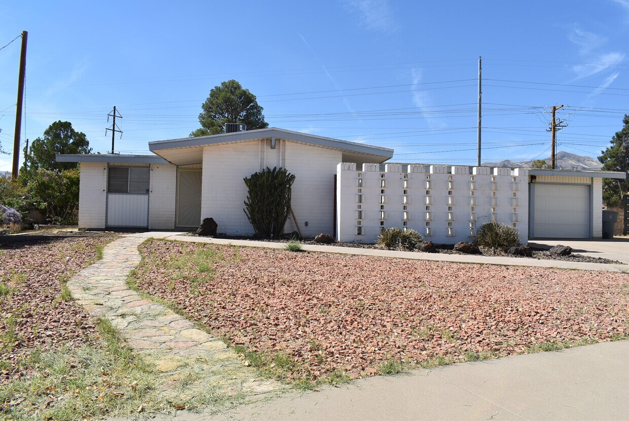 Primary Photo - 9545 Pistacio St