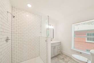 Building Photo - 6644 Lawndale St