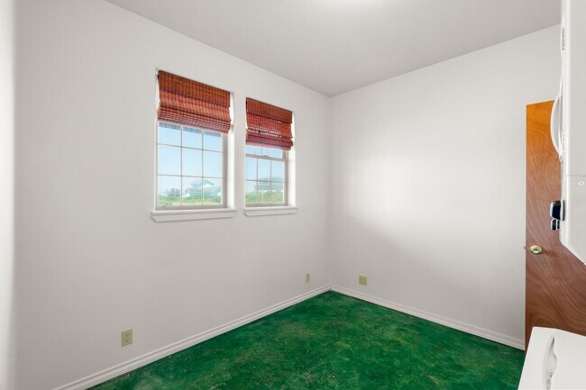 Foto del edificio - 1140 Ocean Shores Blvd SW