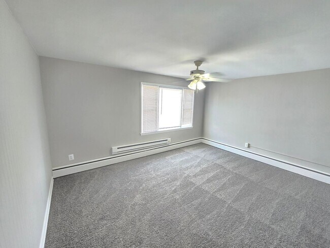 Building Photo - 5122 Plainfield Ave