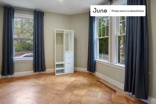 Foto del edificio - Room in Shared 7 bed/2.5 bath home