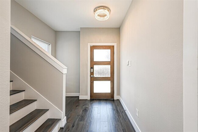 Foto del edificio - 3220 Hutchins St