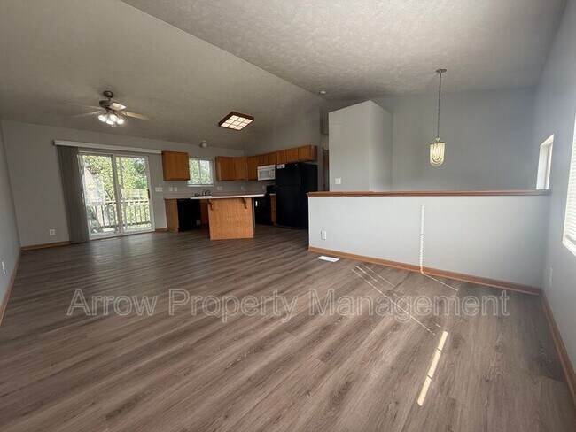 Foto del edificio - 330 W Irving St