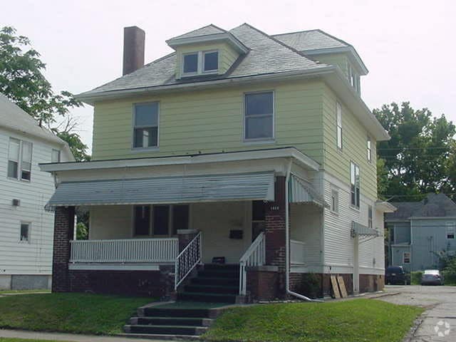 Building Photo - 1620 W Fredonia Ave
