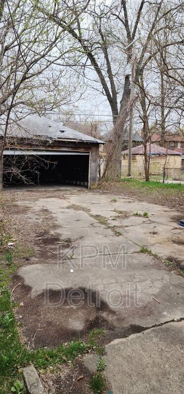 Building Photo - 17606 Roselawn St