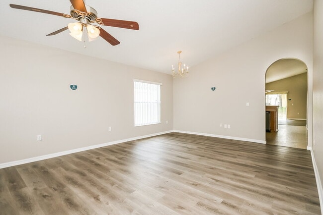 Building Photo - 515 Winthrop Pl