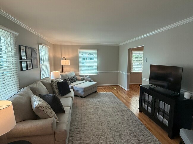 Sala de estar frontal 'formal' - 419 Emerson Dr