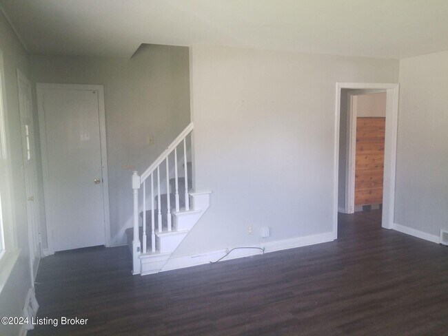 Foto del edificio - 7800 Carnation Dr