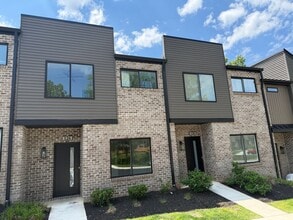 Building Photo - 126 Allure Dr