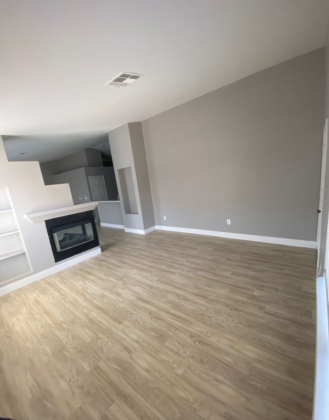 Foto del edificio - 127 Newburg Ave