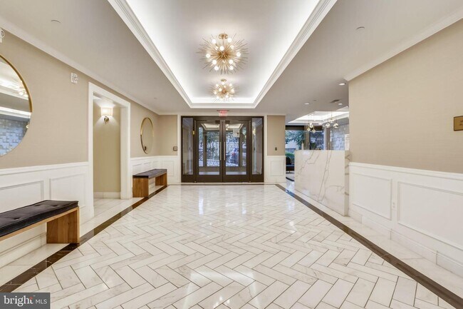 Building Photo - 4915 Hampden Ln